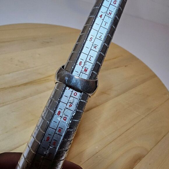 Sterling Silver 925 Cross Design Dome Style Ring Size 7 Weighs 8 Grams - Picture 5 of 6